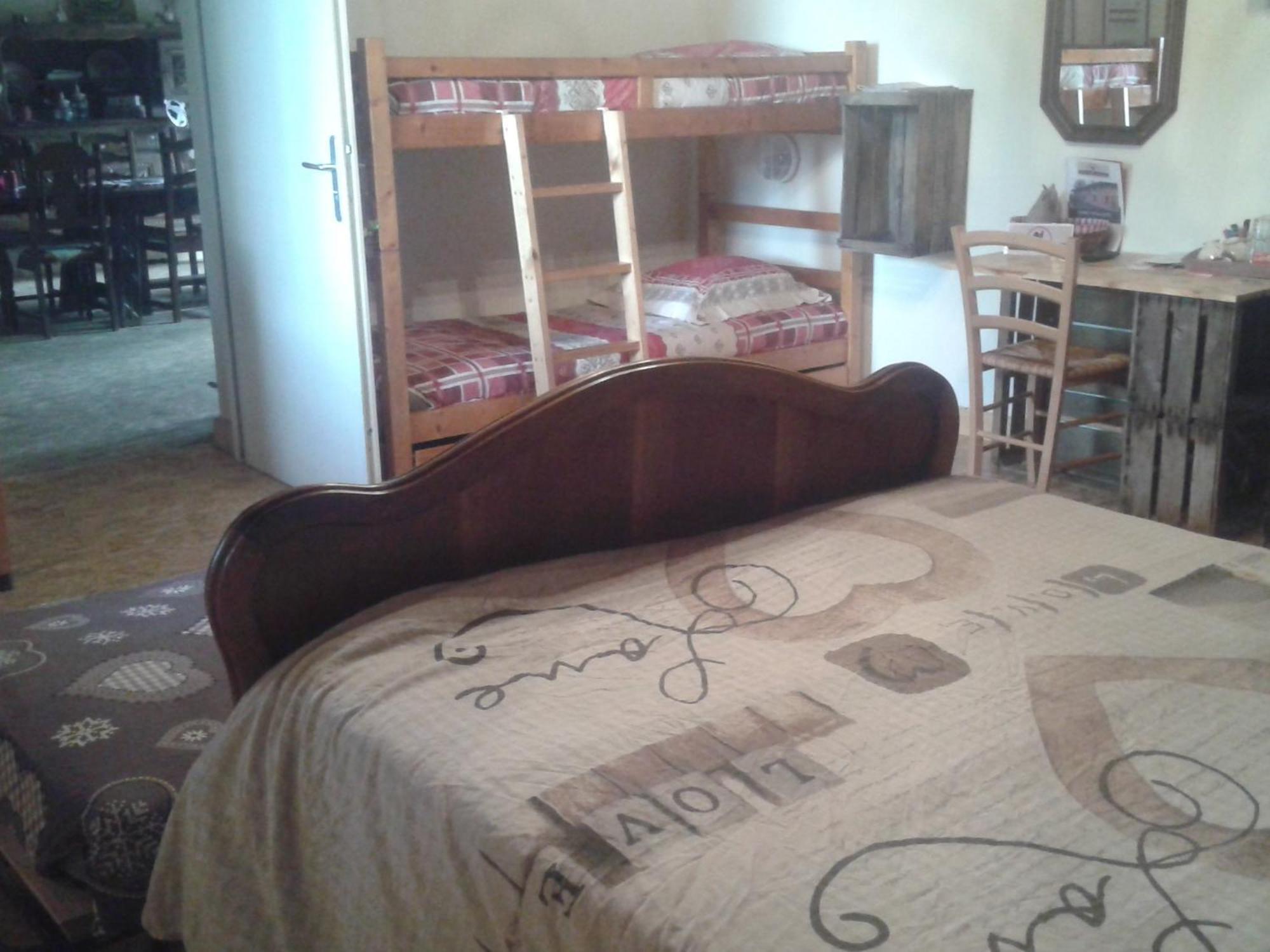 A La Poularde B&B Curciat-Dongalon الغرفة الصورة